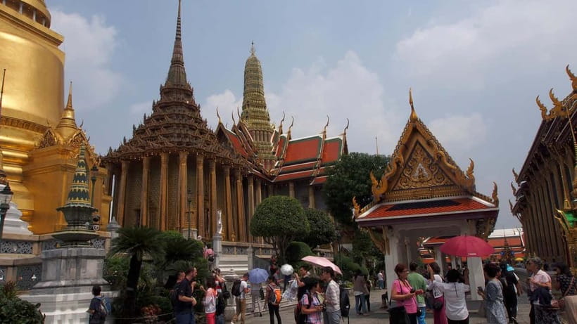 Bangkok: Grand Palace, Wat Pho, Wat Arun Sacred & Local Tour - Wat Arun and the Chao Phraya crossing