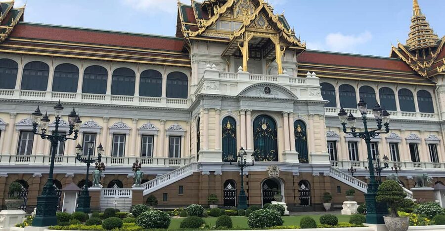 Bangkok: Grand Palace, Wat Pho & Wat Arun Tour in Italian - The Grand Palace and Wat Phra Kaew