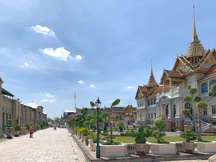 Bangkok: Grand Palace, Wat Pho & Wat Arun Tour in Italian - Meeting at Sathorn Pier