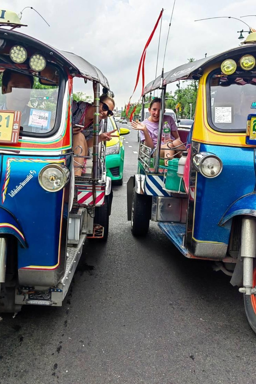 Bangkok: Guided Tour in a Typical Thai Tuk-Tuk - The guides make the short format work