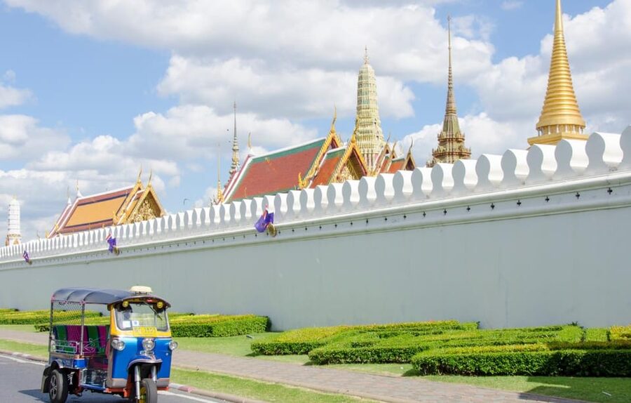 Bangkok: Guided Tour in a Typical Thai Tuk-Tuk - Wat Ratchanatdaram and Loha Prasat from outside