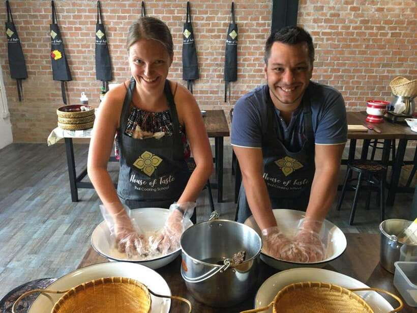 Bangkok: Hands-on Thai Cooking Class and Market Tour - Eating four dishes without losing the lesson