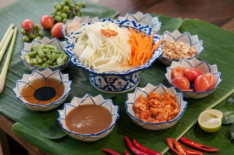 Bangkok: Hands-on Thai Cooking Class and Market Tour - A small class with real help
