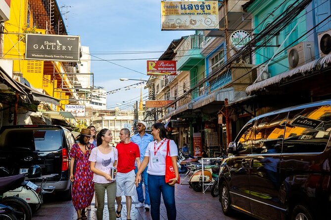 Bangkok Hidden Gems: Talad Noi, Chinatown & Street Food Tour - Chow Sue Kong Shrine and old Chinese homes