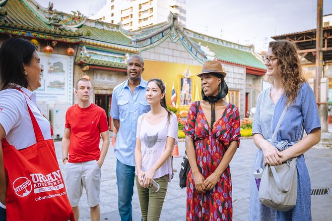 Bangkok Hidden Gems: Talad Noi, Chinatown & Street Food Tour - Hong Sieng Kong mixes old buildings with new Bangkok