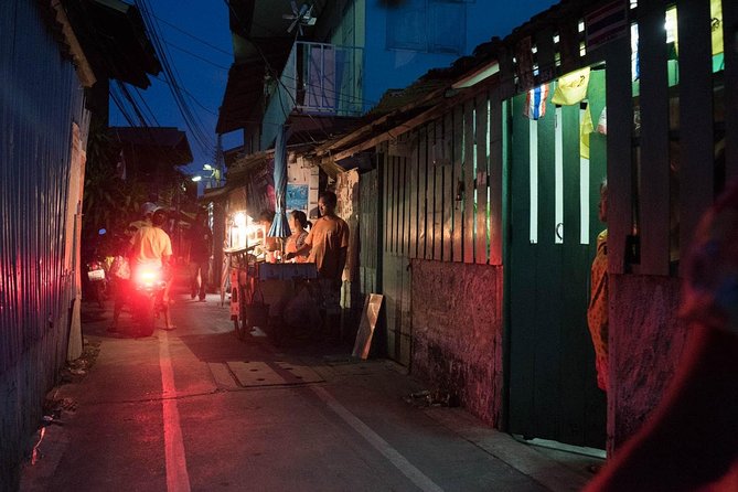 Bangkok Hidden Paths Night Biking Tour with Street-food Meal - Chinatown by bicycle, not by coach