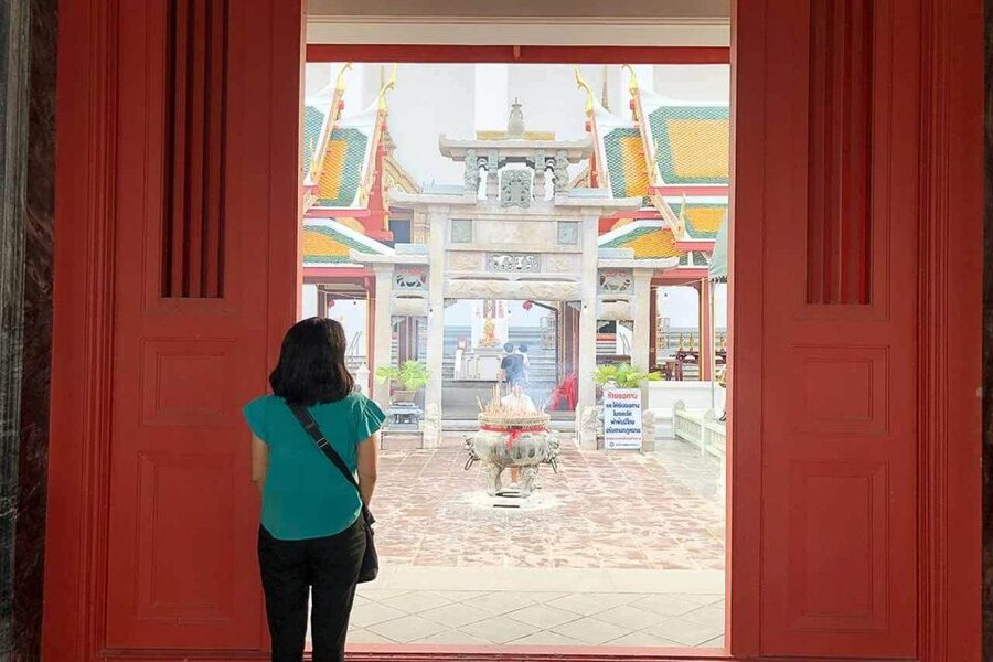 Bangkok: Historical Temples Tour & Hidden Bar at Sunset - Practical tips for a smoother evening