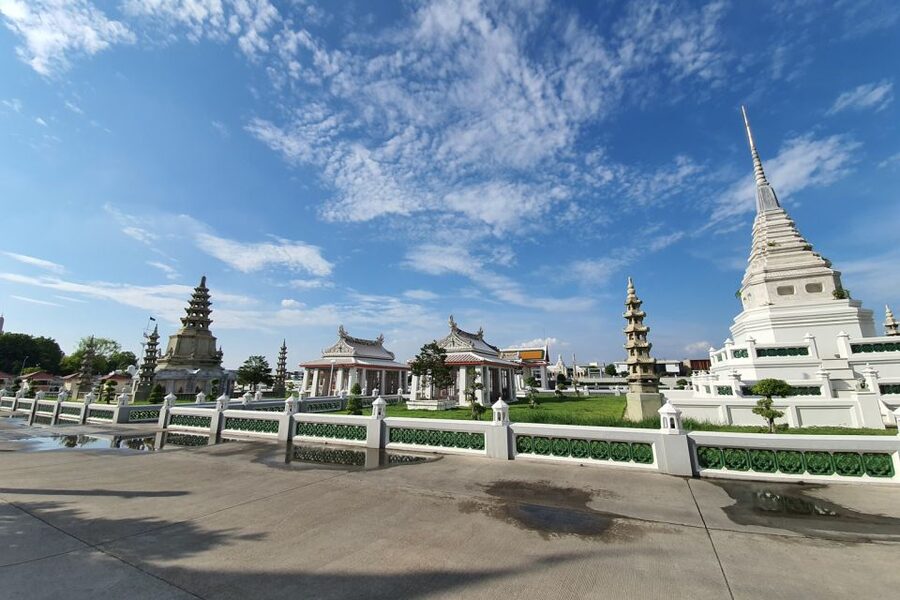 Bangkok: Historical Temples Tour & Hidden Bar at Sunset - Wat Kalayanamitr and its seated Buddha
