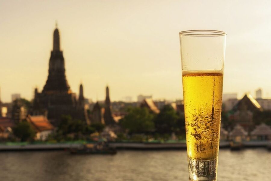 Bangkok: Historical Temples Tour & Hidden Bar at Sunset - Wat Arun after the daytime rush