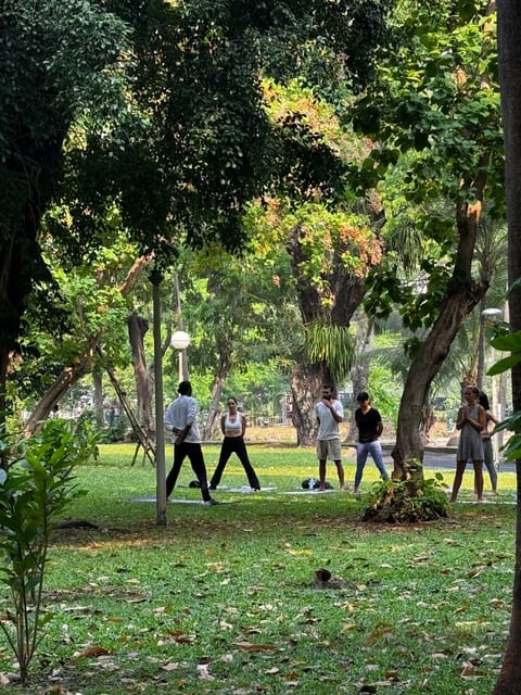 Bangkok: Lumpini Park Yoga Experience - Instructor Aek and the value of personal guidance