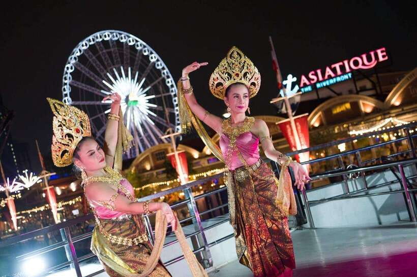 Bangkok: Luxury White Dinner Cruise Free Flow Beer and Wine - A two-hour route through Bangkok’s night lights