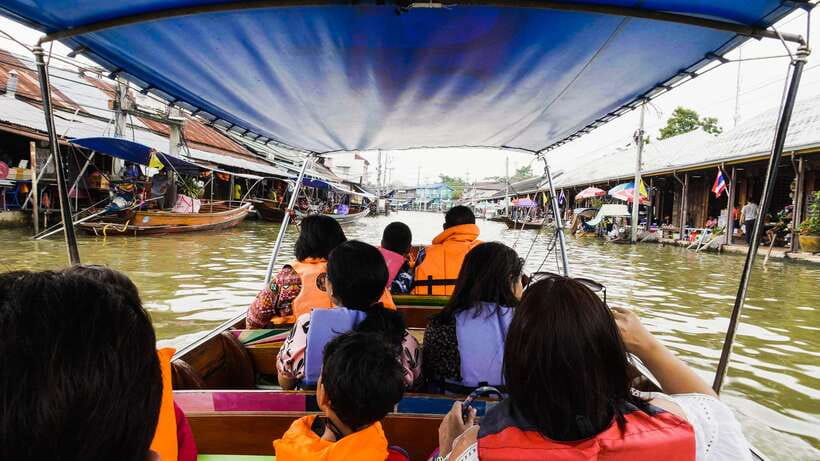 Bangkok: Maeklong Railway & Amphawa Floating Market Day Trip - What the long day feels like in practice