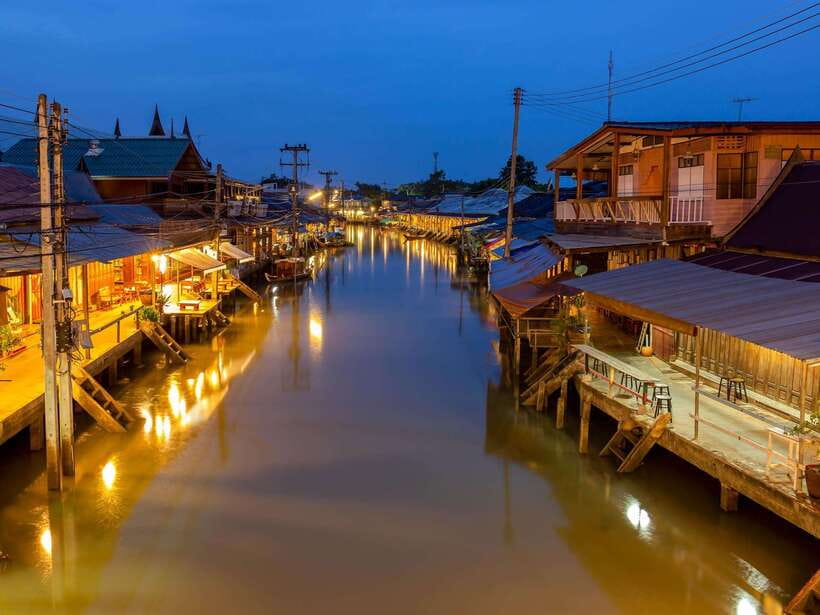 Bangkok: Maeklong Railway & Amphawa Floating Market Day Trip - Is $49 good value?
