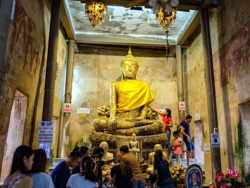 Bangkok: Maeklong Railway & Amphawa Floating Market Day Trip - Who should choose this day trip?