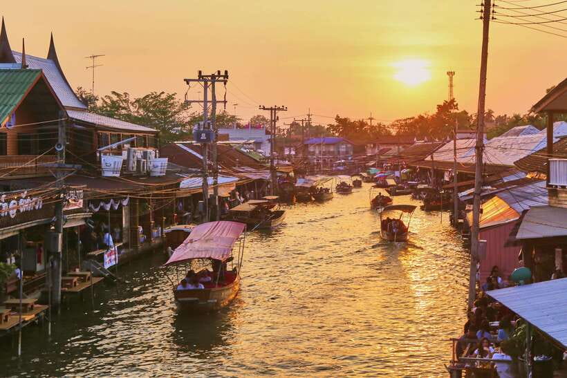 Bangkok: Maeklong Railway & Amphawa Floating Market Day Trip - Wat Bang Kung and the Banyan tree shrine