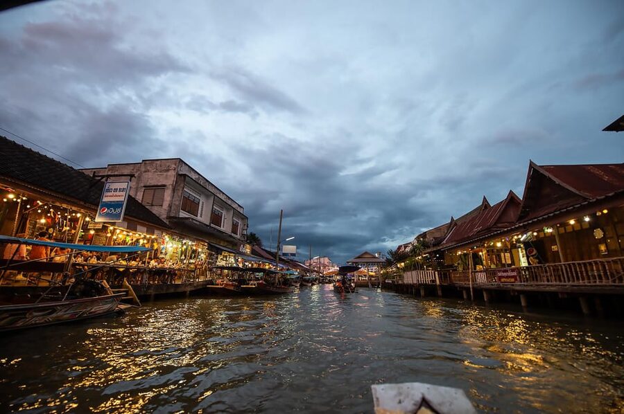 Bangkok: Maeklong Railway Market and Amphawa Floating Market - Key points at a glance
