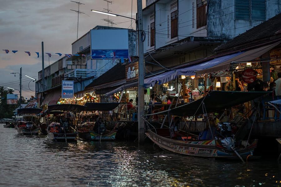 Bangkok: Maeklong Railway Market and Amphawa Floating Market - What the guide and vehicle add