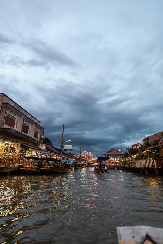 Bangkok: Maeklong Railway Market and Amphawa Floating Market - What to bring and what costs extra