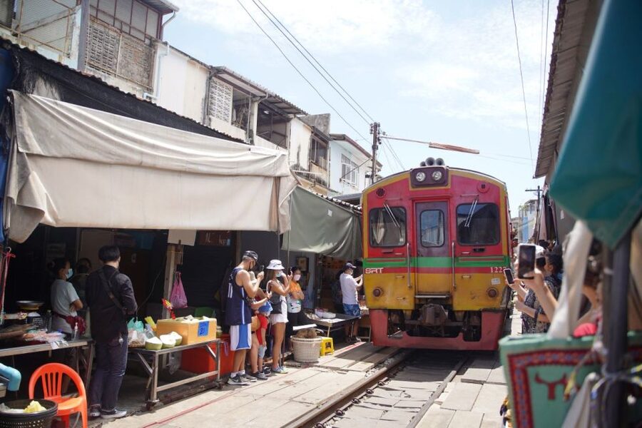 Bangkok: Maeklong Railway Market & Floating Market Tour - Why this Bangkok market tour works
