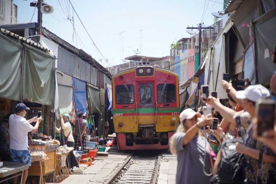 Bangkok: Maeklong Railway Market & Floating Market Tour - The guides are the tour’s biggest strength