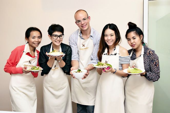 Bangkok: Maliwan Thai Cooking Class with Market Tour - Who should book this experience?