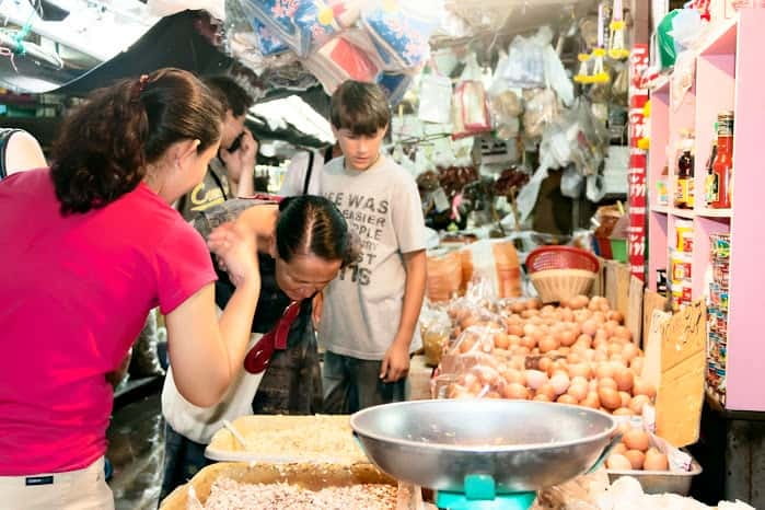 Bangkok: Maliwan Thai Cooking Class with Market Tour - Four dishes, one organized cooking session