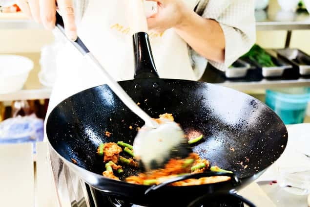 Bangkok: Maliwan Thai Cooking Class with Market Tour - Dietary needs and the set menu