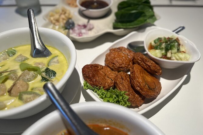 Bangkok Michelin Food Tour (3 Stops, 8 tastings) - Meeting at Sam Yot and riding into old Bangkok