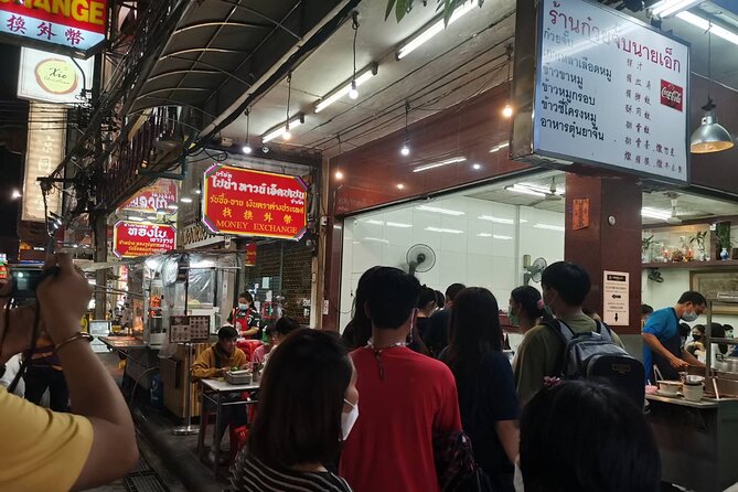 Bangkok: Michelin Guide Street Food Tour by Tuk Tuk - Yaowarat Road and freshly fried Chinese dough