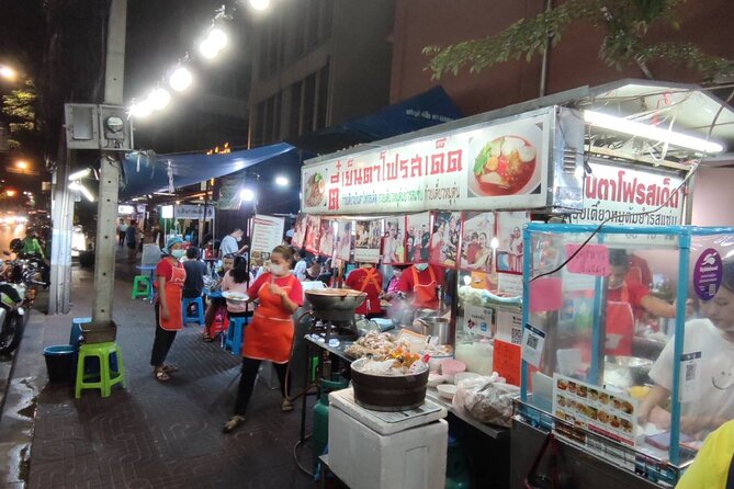 Bangkok: Michelin Guide Street Food Tour by Tuk Tuk - Nai Ek and the rolled rice noodle stop