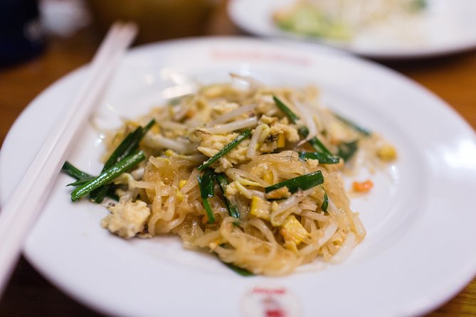 Bangkok Midnight Food Tuk Tuk Tour - Second stop: Isaan food in Pathum Wan