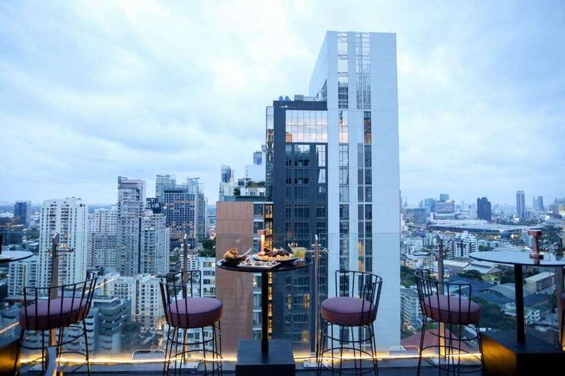 Bangkok: Mojjo Rooftop Lounge & Bar Food & Beverage Package - A practical 90-minute plan