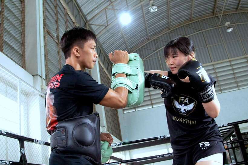 Bangkok: Muay Thai Boxing Introduction Class for Beginners - Hand wraps, gloves, and the first basic movements