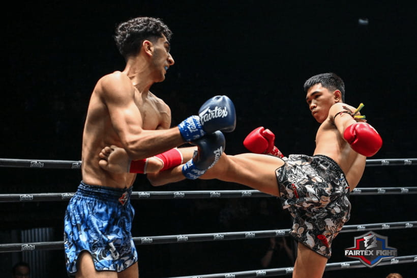 Bangkok: Muay Thai Match at Lumpinee Boxing Stadium - The crowd, noise, and personal space