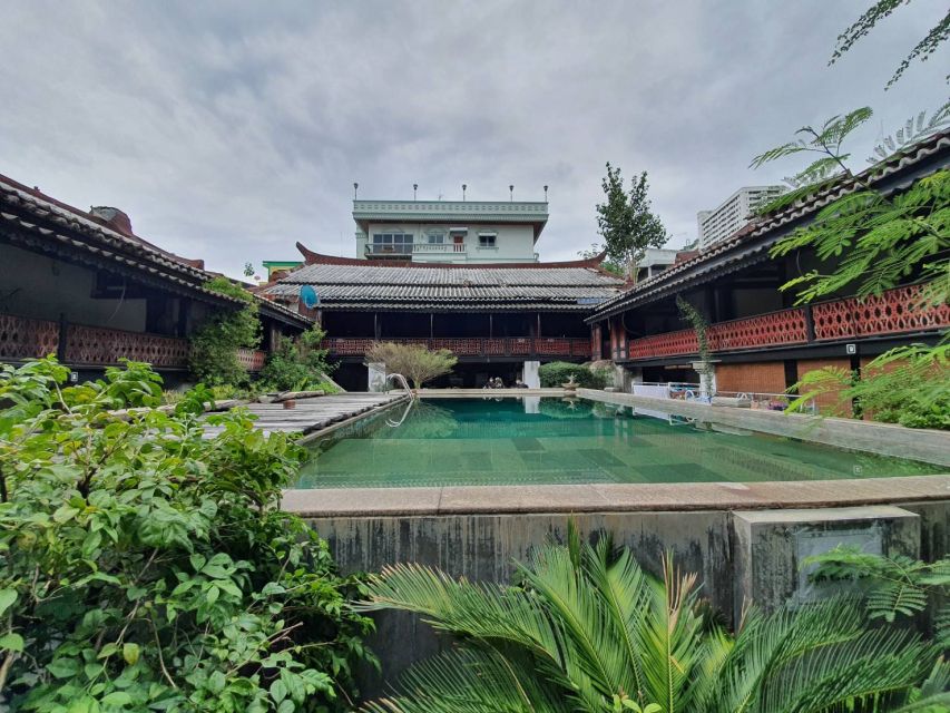 Bangkok: Must things to see in China town, Small group - A secret temple with steep stairs