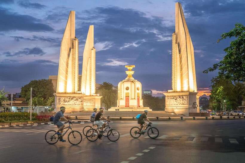 Bangkok: Night Bike Tour with Temples & Flower Market Visit - How safe and strenuous is the ride?