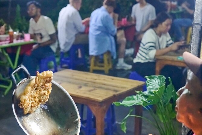 Bangkok Night Eats by Tuk Tuk - Hotel-pickup & Dinner - The 7:00 p.m. hotel pickup and first meeting