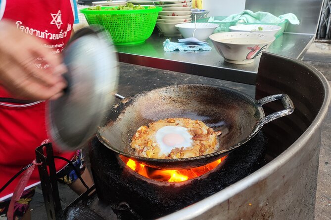 Bangkok Night Eats by Tuk Tuk - Hotel-pickup & Dinner - Chinatown and the food streets of Yaowarat