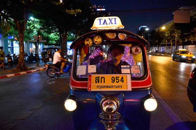 Bangkok Night Food and City Tour by Tuk Tuk - Flowers, fish, and spices at Pak Khlong Talat