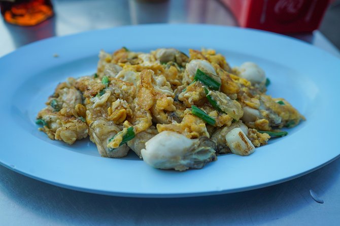 Bangkok Night Michelin Foodie Tour in Chinatown with 15+ tastings - Walking through the night market