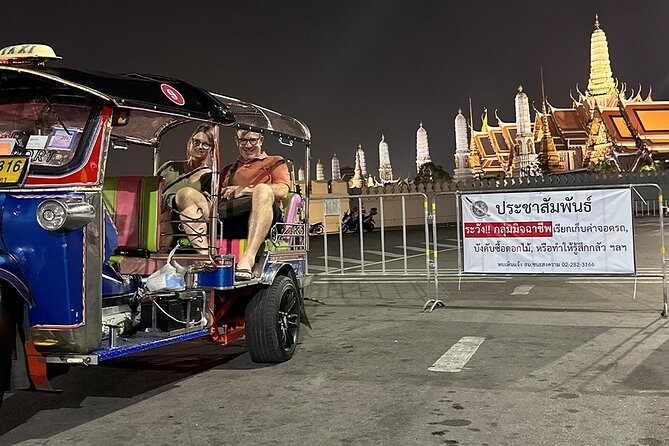 Bangkok Night Tour: Food, Temple & Tuk Tuk - Itsaraphap Road and the first food tastes