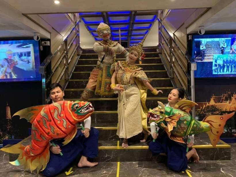 Bangkok: Noah 6 Stars Luxury Chaophraya River Dinner Cruise - Music, Thai dance, and the stage