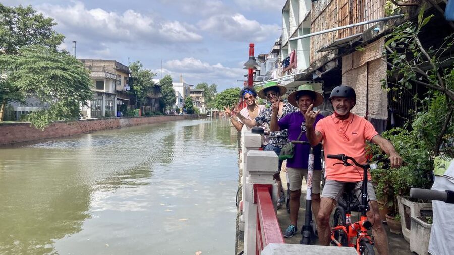 Bangkok : Old City Guided E-Scooter &/or Bike Tour - Languages, guides, and the feel of the outing