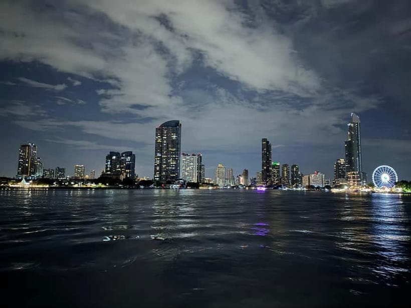Bangkok: Opulence Luxury River Dinner Cruise - Dinner: broad choice, uneven details