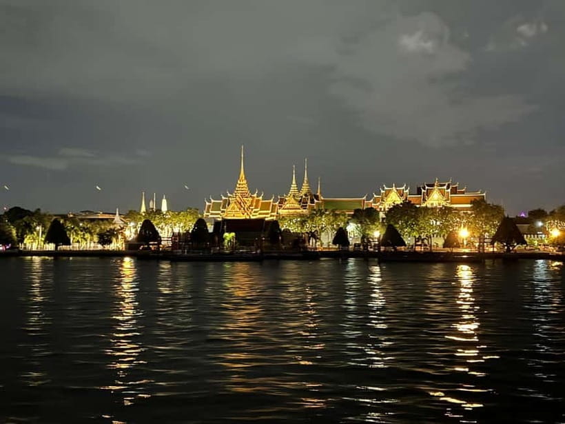 Bangkok: Opulence Luxury River Dinner Cruise - Live music on the main and upper decks