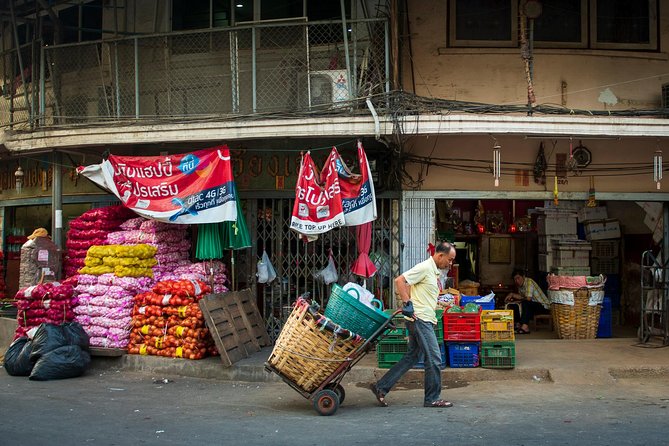 Bangkok Photography Masterclass - Private Photography Lesson - Ko Ratanakosin and the old city frame
