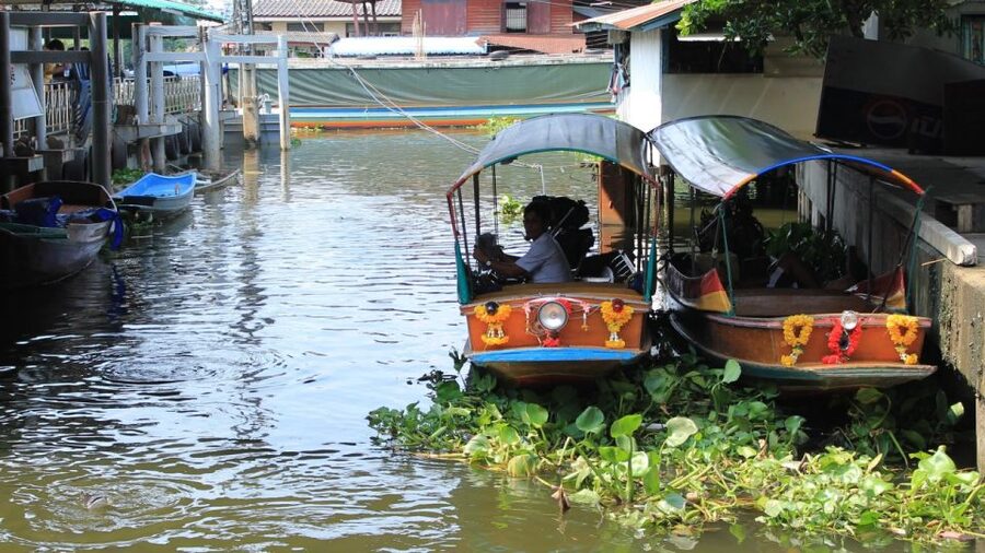 Bangkok: Private Thonburi Longtail Boat Tour & Wat Pho Visit - Thonburi Canals Show Bangkok’s Older Side