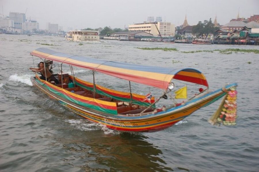 Bangkok: Private Thonburi Longtail Boat Tour & Wat Pho Visit - Riding a Traditional Longtail Boat