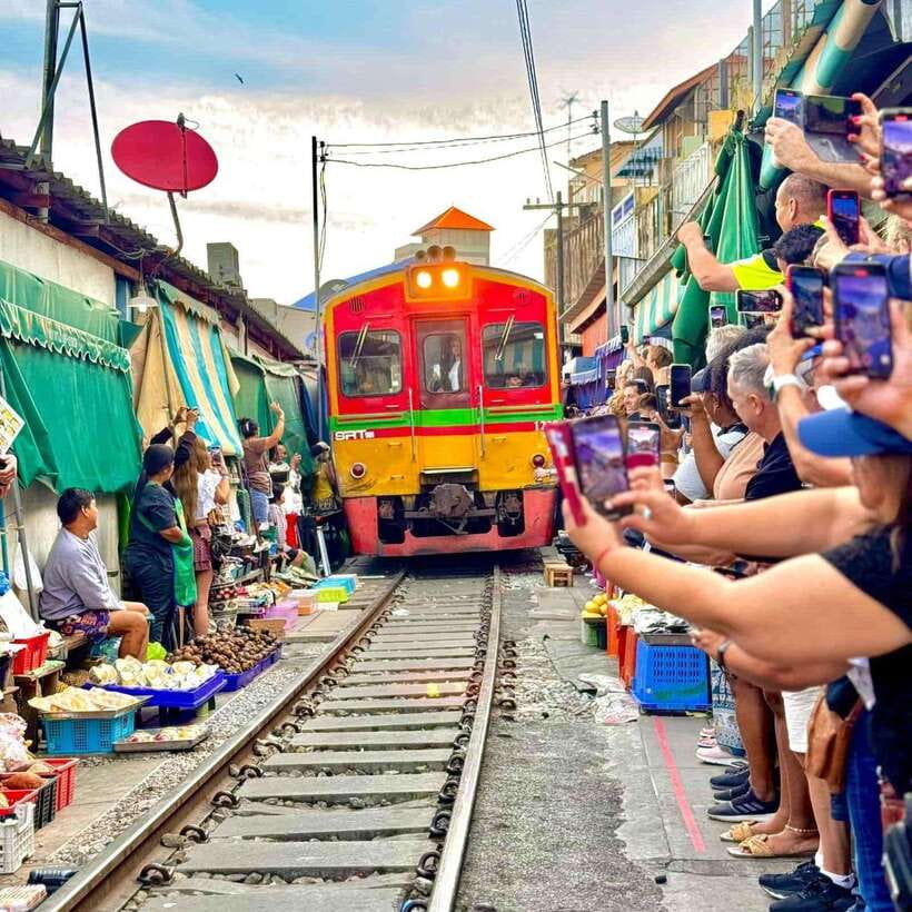 Bangkok: Railway and Floating Market Tour with Dragon Temple - Wat Sam Phran and the pink Dragon Temple
