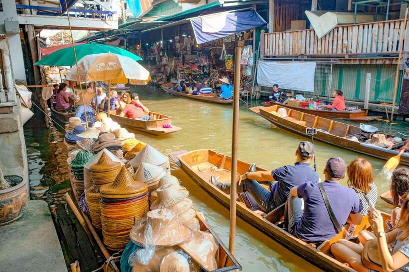 Bangkok: Railway and Floating Market Tour with Dragon Temple - The guide can shape the whole day